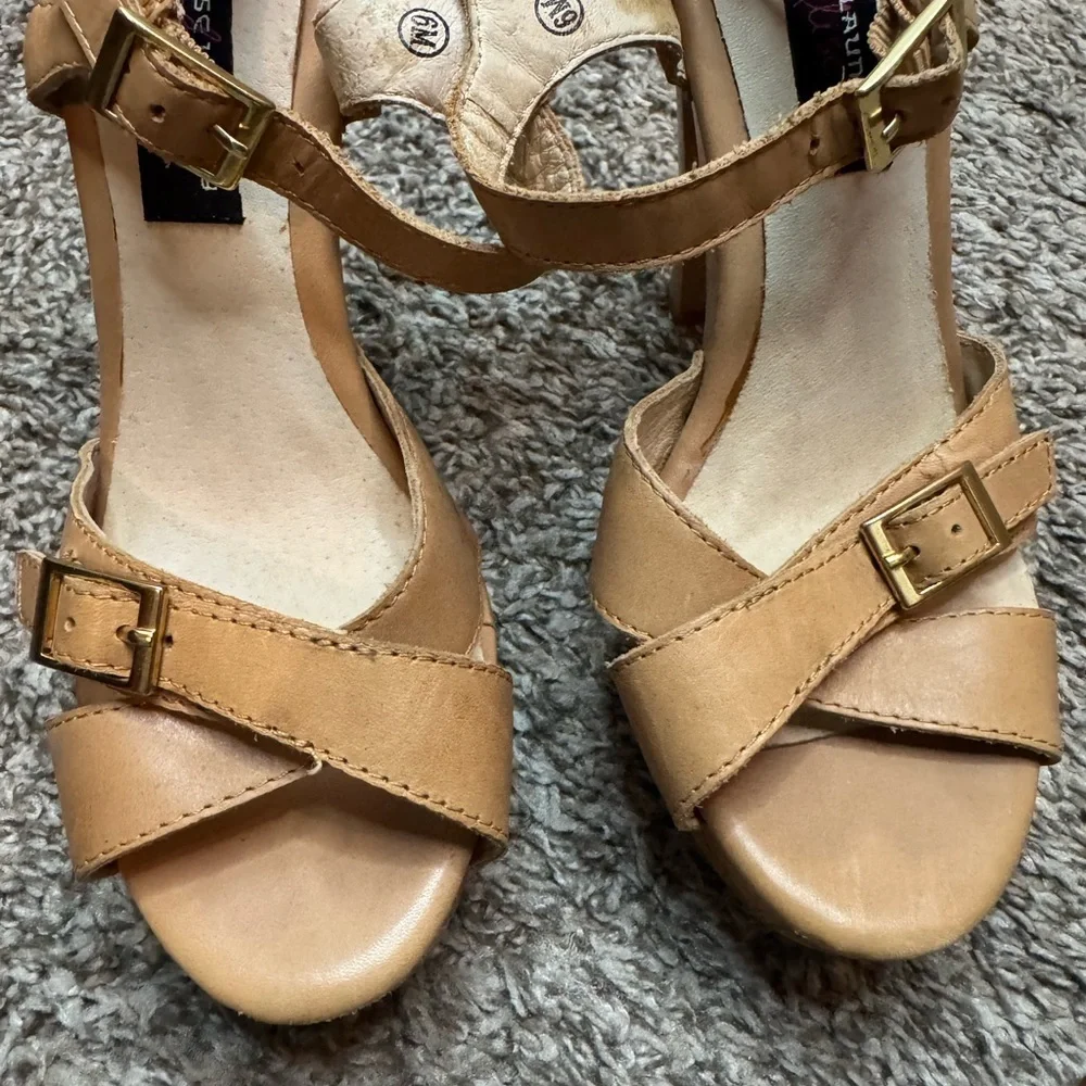Chinese Laundry Tan Platform Heels Size 6